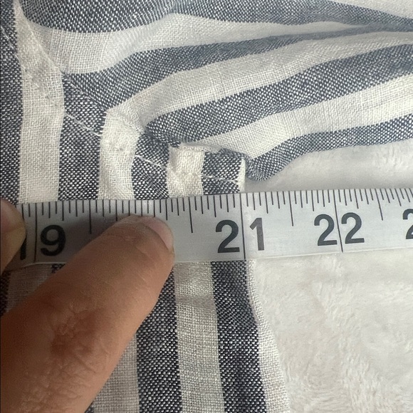 Everlane Navy and White Striped Shirt - Picture 8 of 10